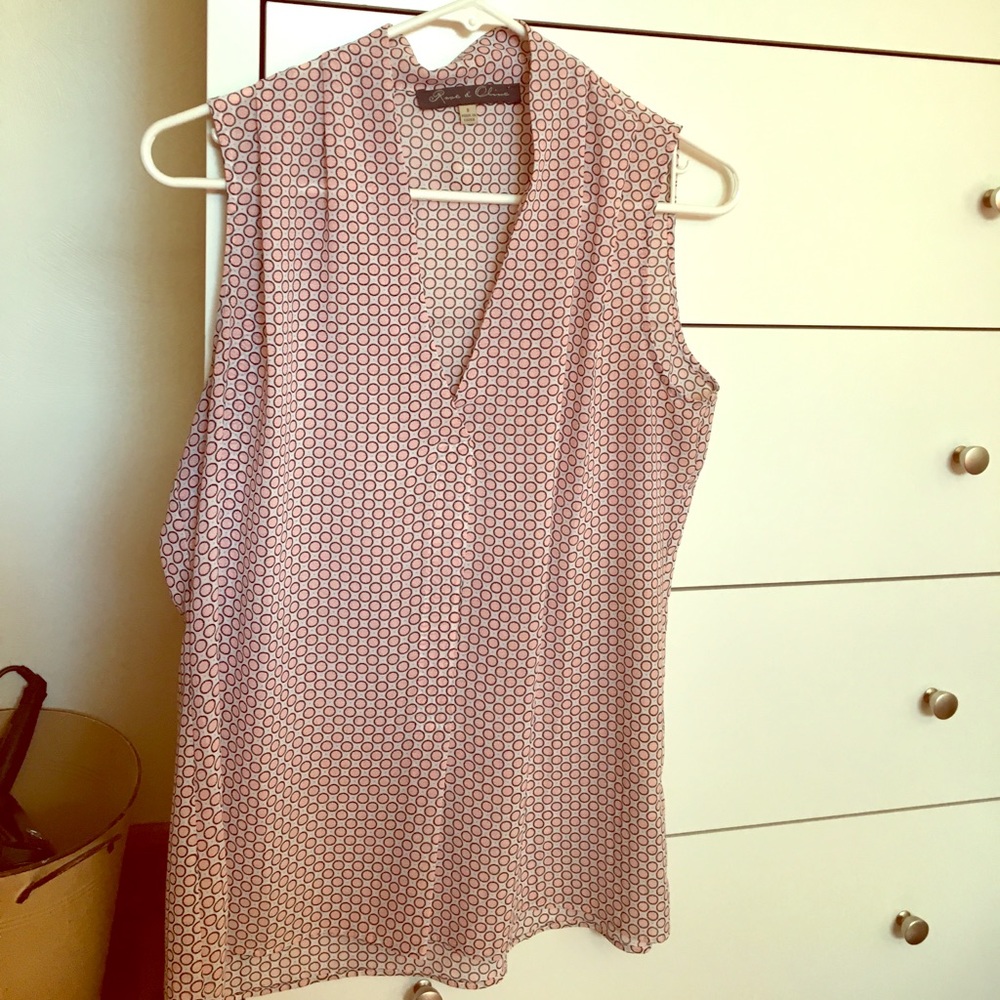 Like new! Rose & Olive sleeveless blouse.